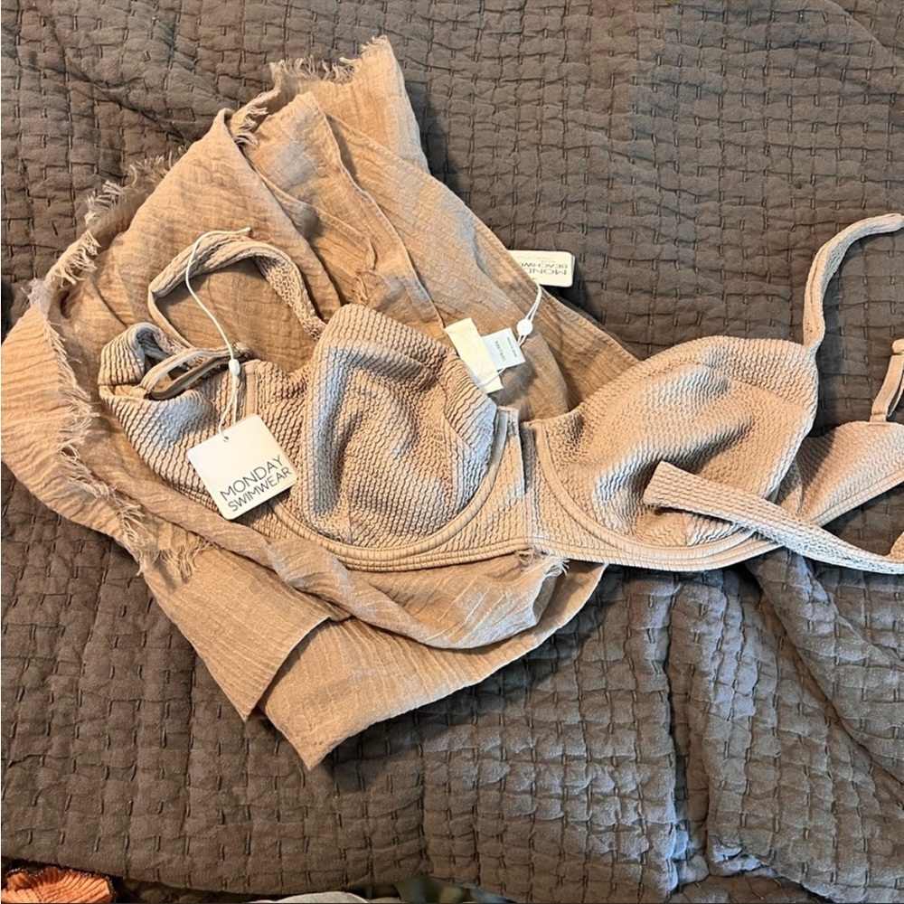 Monday Swim set: VV Clovelly Top, L Byron Bottom & Sarong in Oat Crinkle